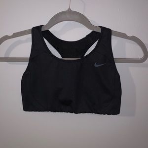 Women’s BLACK  (size small) NIKE sports bra